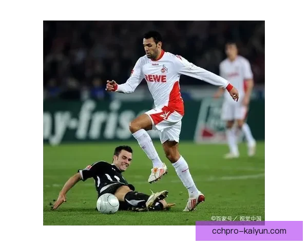 阿贾克斯中路渗透进攻表现稳健稳健